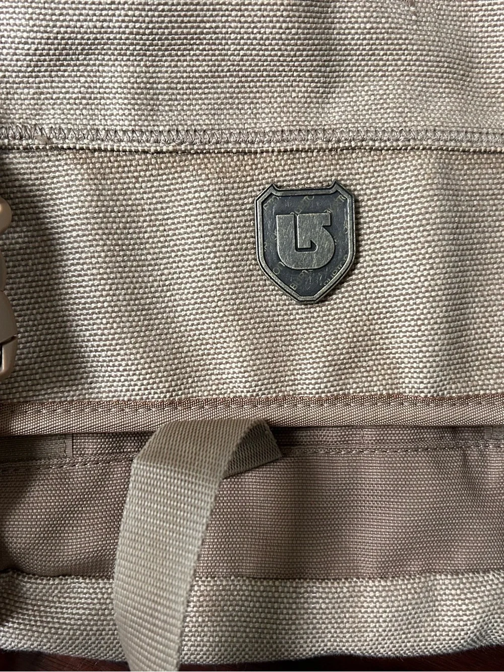 Burton Tan Canvas Messenger Bag Laptop Shoulder Strap Khaki Beige Y2K Buckle